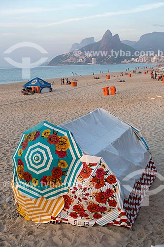  Camping tent with three sun umbrellas - Ipanema Beach - post 8 - after the Reveillon party  - Rio de Janeiro city - Rio de Janeiro state (RJ) - Brazil