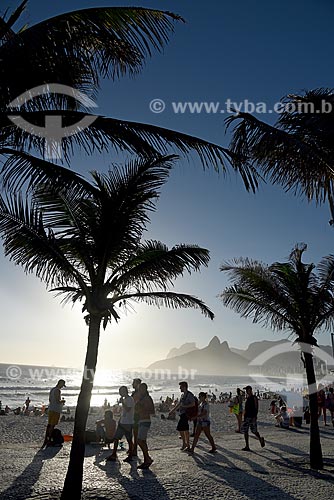  Sunset - Arpoador Beach waterfront with the Morro Dois Irmaos (Two Brothers Mountain) and the Rock of Gavea in the background  - Rio de Janeiro city - Rio de Janeiro state (RJ) - Brazil