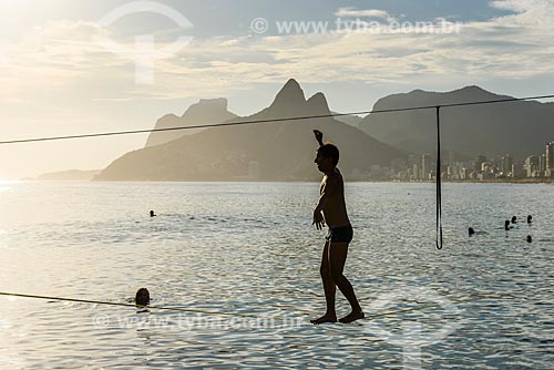  Practitioner of waterline - Arpoador Beach during the sunset  - Rio de Janeiro city - Rio de Janeiro state (RJ) - Brazil