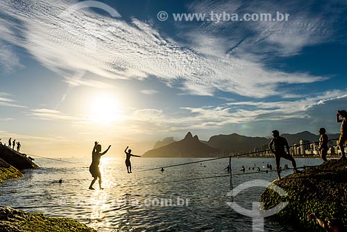  Practitioner of waterline - Arpoador Beach during the sunset  - Rio de Janeiro city - Rio de Janeiro state (RJ) - Brazil