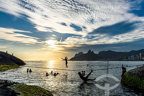  Practitioner of waterline - Arpoador Beach during the sunset  - Rio de Janeiro city - Rio de Janeiro state (RJ) - Brazil