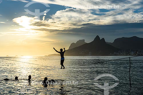  Practitioner of waterline - Arpoador Beach during the sunset  - Rio de Janeiro city - Rio de Janeiro state (RJ) - Brazil