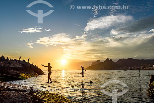  Practitioner of waterline - Arpoador Beach during the sunset  - Rio de Janeiro city - Rio de Janeiro state (RJ) - Brazil