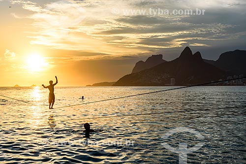  Practitioner of waterline - Arpoador Beach during the sunset  - Rio de Janeiro city - Rio de Janeiro state (RJ) - Brazil