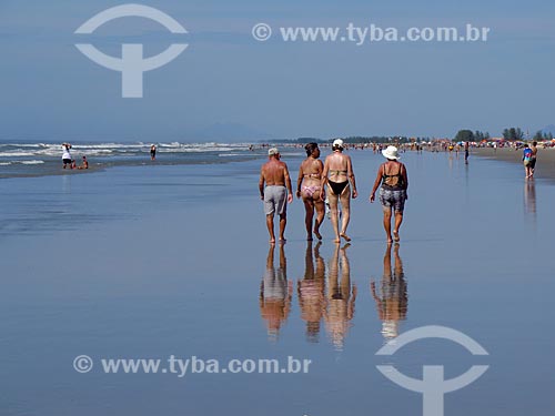  Bathers - beach - Ilha Comprida city waterfront  - Ilha Comprida city - Sao Paulo state (SP) - Brazil