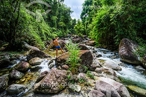  Man photographing the Pirapetinga River - Serrinha do Alambari Environmental Protection Area  - Resende city - Rio de Janeiro state (RJ) - Brazil