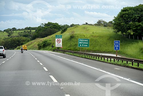  Plaques - kerbside of Bandeirantes Highway (SP-348)  - Campinas city - Sao Paulo state (SP) - Brazil