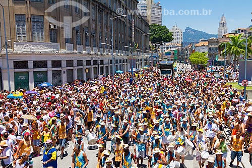  Parade of Escravos da Maua carnival street troup with the clock tower of Central do Brazil in the background  - Rio de Janeiro city - Rio de Janeiro state (RJ) - Brazil