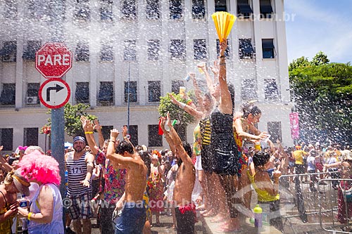  Water jet to cool the revelers during the parade of Escravos da Maua carnival street troup  - Rio de Janeiro city - Rio de Janeiro state (RJ) - Brazil