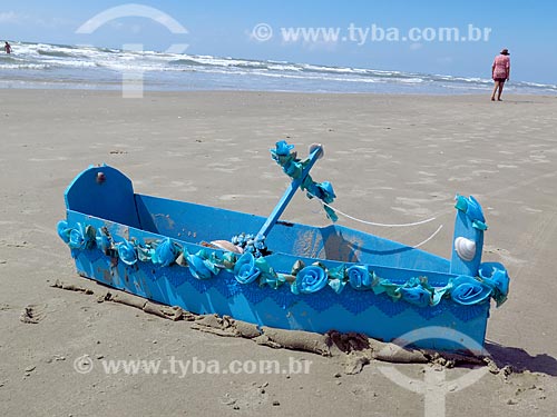  Detail of boat to offerings to Yemanja - waterfront of beach of the Cidreira city  - Cidreira city - Rio Grande do Sul state (RS) - Brazil