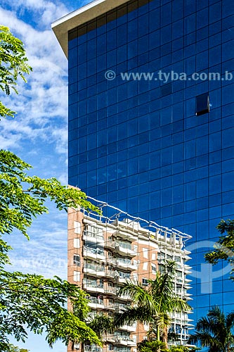  Reflection of building - University City Pedra Branca neighborhood  - Palhoca city - Santa Catarina state (SC) - Brazil