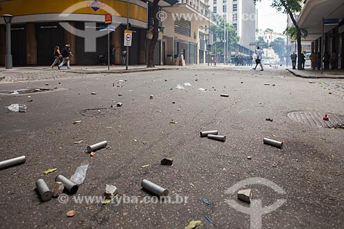  Cartridges and stones - Assembleia Street after manifestation opposite to Legislative Assembly of the State of Rio de Janeiro (ALERJ)  - Rio de Janeiro city - Rio de Janeiro state (RJ) - Brazil