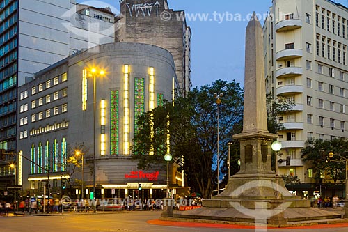  View of obelisk of the Seven September Square with the Cine Theatro Brasil Vallourec Cultural Center - old Cine Theatro Brasil (1932) - in the background  - Belo Horizonte city - Minas Gerais state (MG) - Brazil