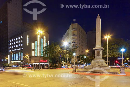  View of obelisk of the Seven September Square with the Cine Theatro Brasil Vallourec Cultural Center - old Cine Theatro Brasil (1932) - in the background  - Belo Horizonte city - Minas Gerais state (MG) - Brazil