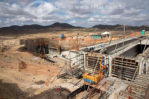  Construction site to construction of bridge - BR-232 highway - over the channel of the Project of Integration of Sao Francisco River with the watersheds of Northeast setentrional  - Salgueiro city - Pernambuco state (PE) - Brazil