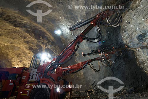  Jumbo drill boring rock for placement of dynamite - Negreiros Tunnel - north axis - part of the Project of Integration of Sao Francisco River with the watersheds of Northeast setentrional  - Penaforte city - Ceara state (CE) - Brazil