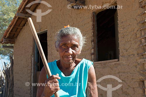  Detail of elderly woman - Travessao de Ouro Village - Pipipas tribe  - Floresta city - Pernambuco state (PE) - Brazil