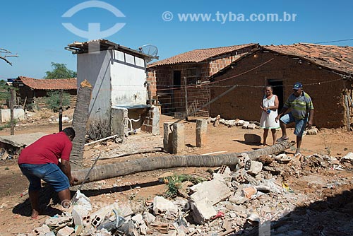  Residents of Camaleao Village - Truka tribe - doing land-clearing  - Cabrobo city - Pernambuco state (PE) - Brazil