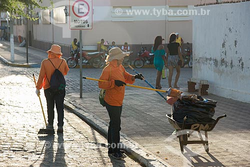  Street sweeper cleaning the Monteiro city center neighborhood  - Monteiro city - Paraiba state (PB) - Brazil