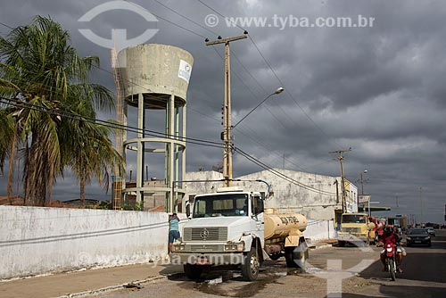  Water trucks waiting for loading  - Cabrobo city - Pernambuco state (PE) - Brazil