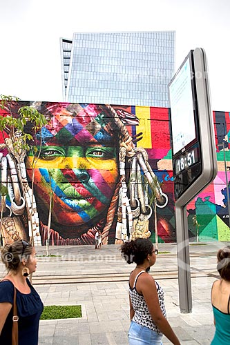  Street clock - Mayor Luiz Paulo Conde Waterfront (2016) with the Ethnicities Wall in the background  - Rio de Janeiro city - Rio de Janeiro state (RJ) - Brazil