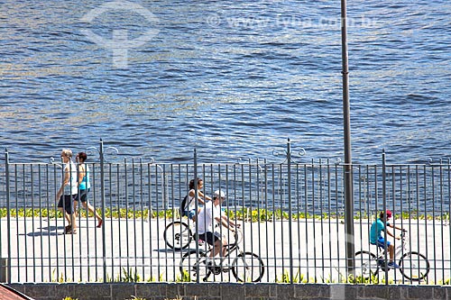  Pedestrians and cyclists - Mayor Luiz Paulo Conde Waterfront  - Rio de Janeiro city - Rio de Janeiro state (RJ) - Brazil