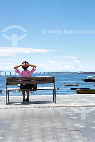  Woman observing the landscape from View of the XV de Novembro square  - Rio de Janeiro city - Rio de Janeiro state (RJ) - Brazil