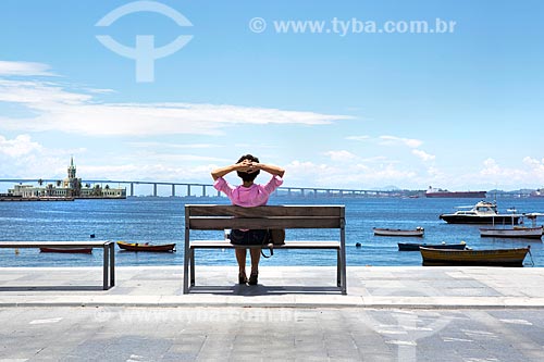  Woman observing the landscape from View of the XV de Novembro square  - Rio de Janeiro city - Rio de Janeiro state (RJ) - Brazil