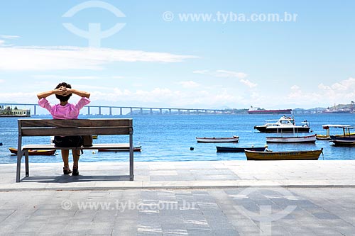  Woman observing the landscape from View of the XV de Novembro square  - Rio de Janeiro city - Rio de Janeiro state (RJ) - Brazil