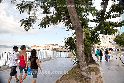  People walking - Mayor Luiz Paulo Conde Waterfront  - Rio de Janeiro city - Rio de Janeiro state (RJ) - Brazil