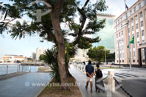  People walking - Mayor Luiz Paulo Conde Waterfront  - Rio de Janeiro city - Rio de Janeiro state (RJ) - Brazil