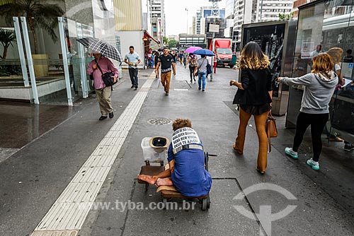  Homeless man on Paulista Avenue  - Sao Paulo city - Sao Paulo state (SP) - Brazil