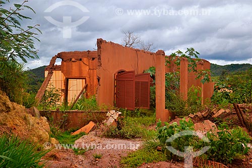  Ruin of house 1 year after dam rupture of the Samarco company mining rejects in Mariana city (MG)  - Mariana city - Minas Gerais state (MG) - Brazil