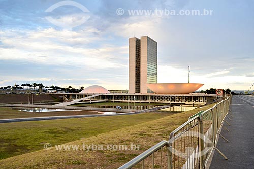  View of the National Congress with grids during manifestation after the approval of President Dilma Rousseff impeachment in the Federal Senate  - Brasilia city - Distrito Federal (Federal District) (DF) - Brazil
