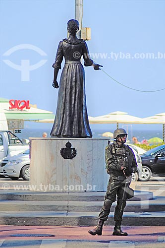  Policing of the Brazilian Army - Princesa Isabel Avenue with the Princesa Isabel Statue (2003)  - Rio de Janeiro city - Rio de Janeiro state (RJ) - Brazil