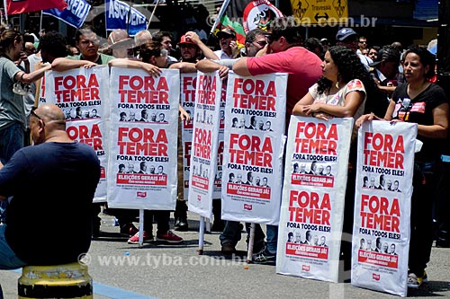  Poster that say: Get out Temer - during public employees manifestation opposite to Legislative Assembly of the State of Rio de Janeiro (ALERJ)  - Rio de Janeiro city - Rio de Janeiro state (RJ) - Brazil