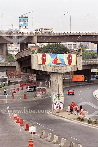  Pilaster and part of the lane remaining from the Perimetral High  - Rio de Janeiro city - Rio de Janeiro state (RJ) - Brazil