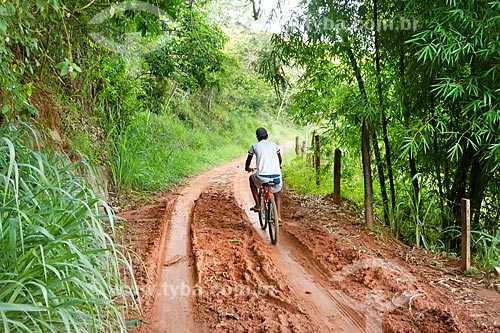  Man riding bicycles - dirt road - Guarani city rural zone  - Guarani city - Minas Gerais state (MG) - Brazil