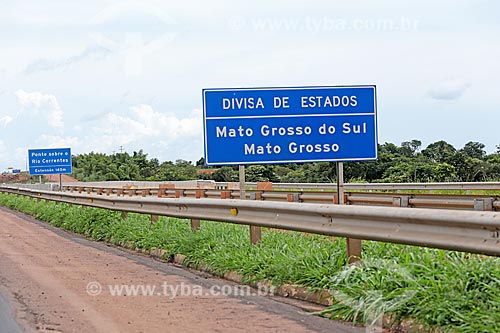  Boundary of the states of Mato Grosso and Mato Grosso do Sul - Highway BR-163  - Itiquira city - Mato Grosso state (MT) - Brazil