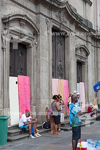  Siding - doors of the Our Lady of Mount Carmel Church (1770) - old Rio de Janeiro Cathedral - during Cordao do Bola Preta carnival street troup parade  - Rio de Janeiro city - Rio de Janeiro state (RJ) - Brazil