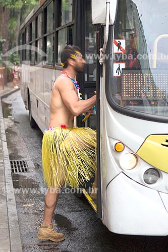  Reveler costumed boarding a bus Ataufo de Paiva Avenue  - Rio de Janeiro city - Rio de Janeiro state (RJ) - Brazil