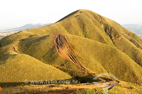  Erosion caused by motorcycle riders on a hill known as Topo do Mundo (Top of the World) in the Serra da Moeda  - Moeda city - Minas Gerais state (MG) - Brazil