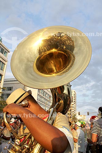  Musician with a sousaphone during the Banda de Ipanema carnival street troup parade  - Rio de Janeiro city - Rio de Janeiro state (RJ) - Brazil