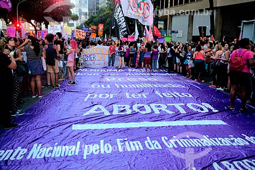  Manifestation calling for an end to the criminalization of abortion during manifestation the International Womens Day  - Rio de Janeiro city - Rio de Janeiro state (RJ) - Brazil