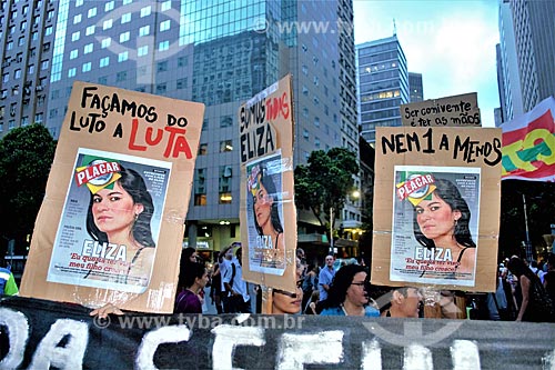  Poster that say: Lets make mourning the fight - with photos of Eliza Samudio during manifestation the International Womens Day  - Rio de Janeiro city - Rio de Janeiro state (RJ) - Brazil
