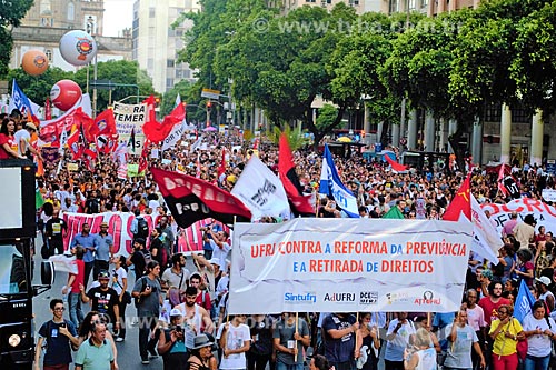  Demonstration against the social security reform proposed by the government of Michel Temer  - Rio de Janeiro city - Rio de Janeiro state (RJ) - Brazil