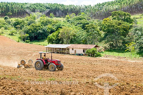  Tractor plowing the soil - Guarani city rural zone  - Guarani city - Minas Gerais state (MG) - Brazil