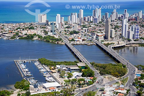  Aerial photo of the Cabanga Pernambuco Yacht Club with the Governador Paulo Guerra Bridge and Governador Agamenon Magalhaes Bridge  - Recife city - Pernambuco state (PE) - Brazil