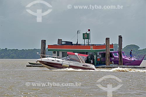  Floating gas station - Guajara Bay  - Belem city - Para state (PA) - Brazil