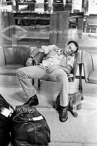  Actor Jose Wilker - sleeping - Peru Airport hall  - Peru